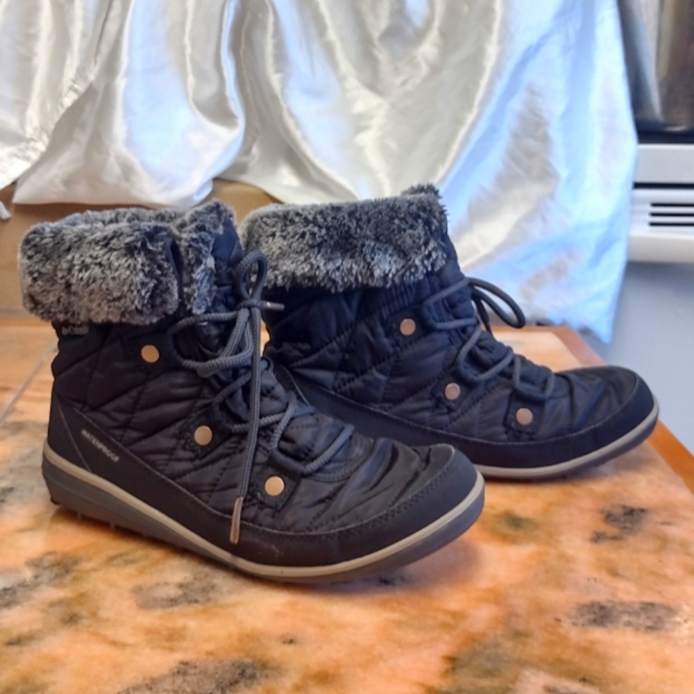 Columbia water proof snow boots sz 8